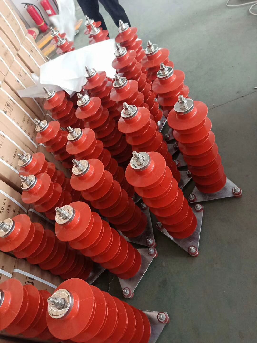 金屬氧化物無間隙避雷器HY10W系列詳解 守護(hù)電力系統(tǒng)安全的關(guān)鍵衛(wèi)士